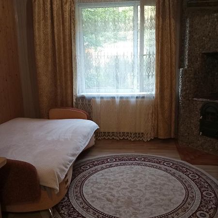 Карпатські Ночі Чан На Території Apartment Yaremche Bagian luar foto